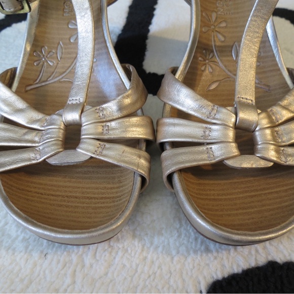 Kenneth Cole Reaction Gold Wedge Sandals - Picture 5 of 6